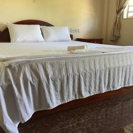 The Moonflower Bungalow Hotel Sihanoukville Esterno foto