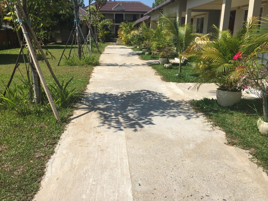 The Moonflower Bungalow Hotel Sihanoukville Esterno foto