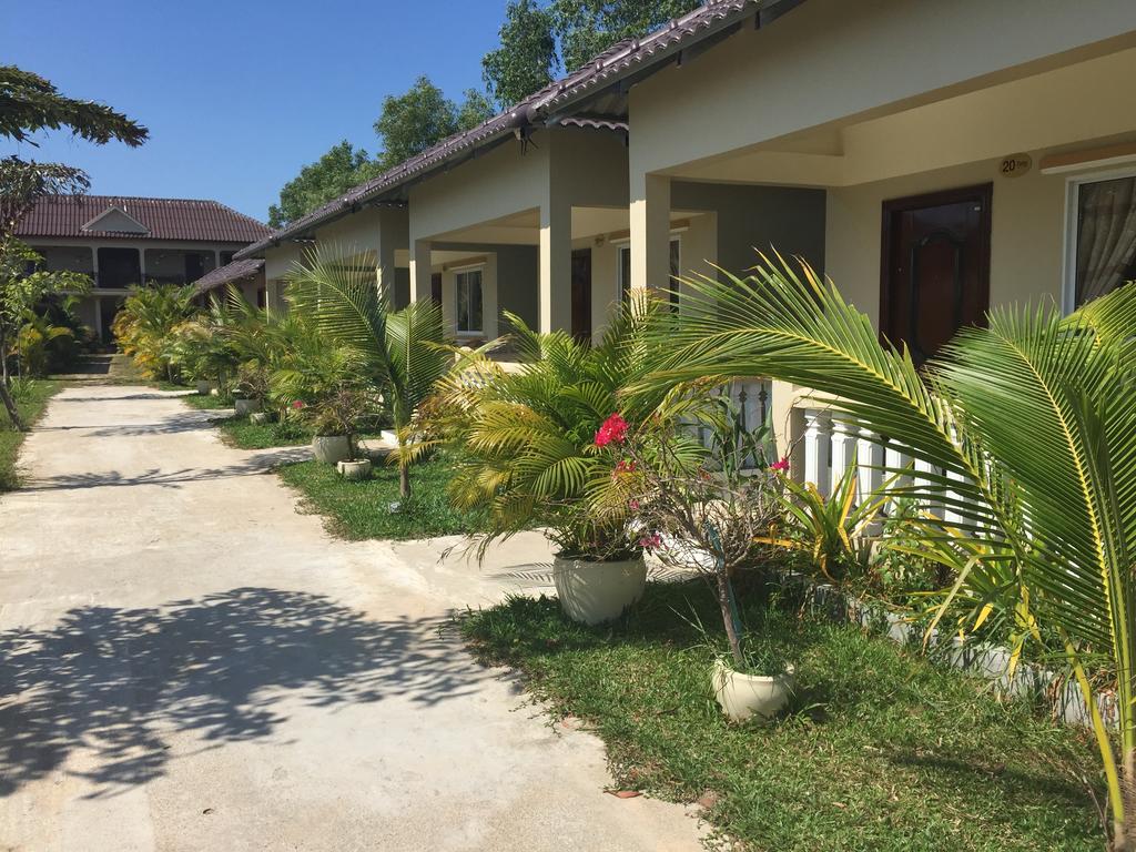The Moonflower Bungalow Hotel Sihanoukville Esterno foto