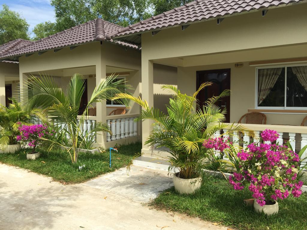 The Moonflower Bungalow Hotel Sihanoukville Esterno foto