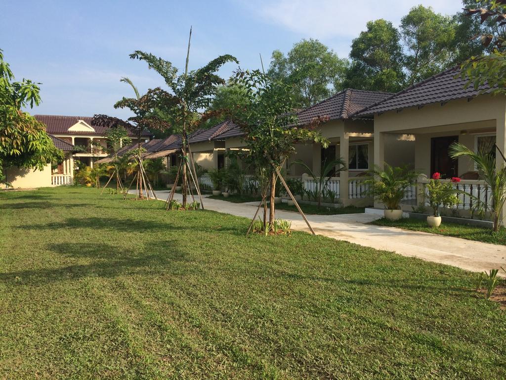 The Moonflower Bungalow Hotel Sihanoukville Esterno foto