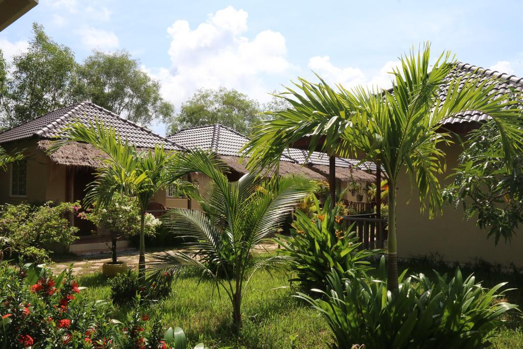 The Moonflower Bungalow Hotel Sihanoukville Esterno foto