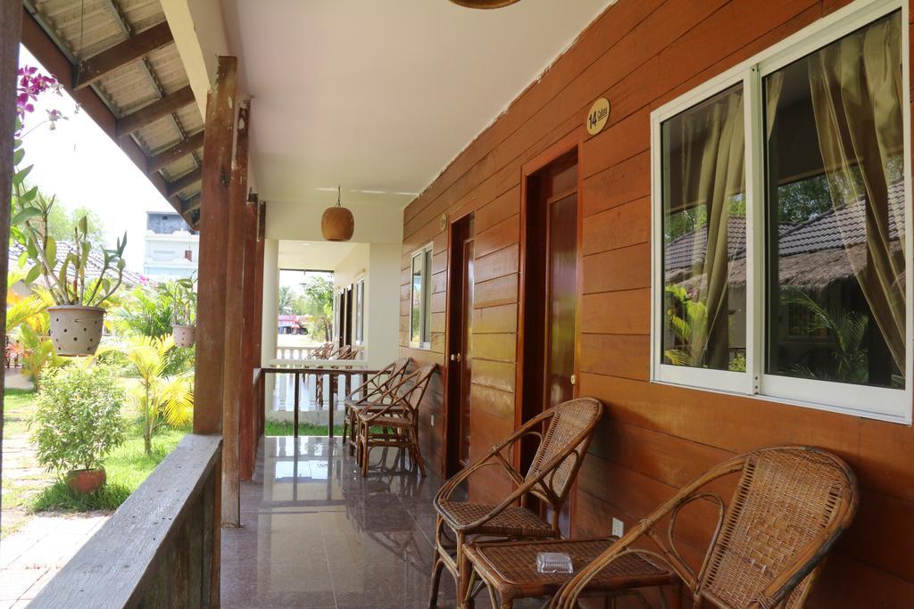The Moonflower Bungalow Hotel Sihanoukville Esterno foto