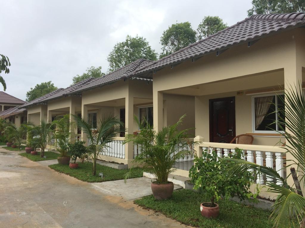 The Moonflower Bungalow Hotel Sihanoukville Esterno foto