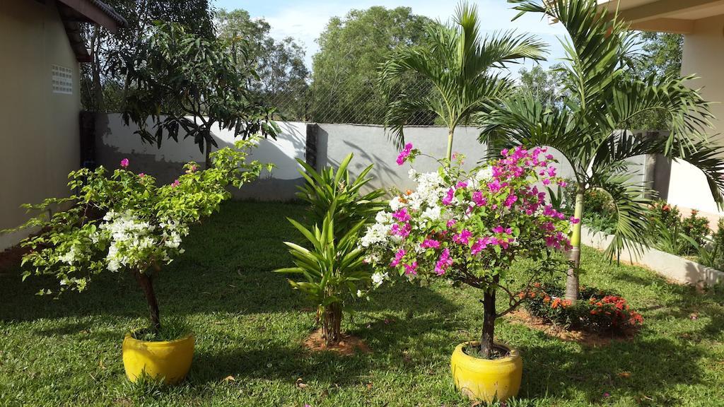 The Moonflower Bungalow Hotel Sihanoukville Esterno foto