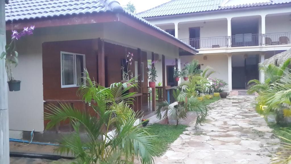The Moonflower Bungalow Hotel Sihanoukville Esterno foto