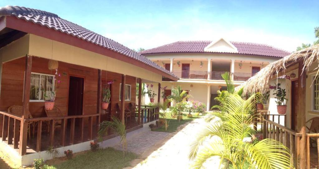 The Moonflower Bungalow Hotel Sihanoukville Esterno foto