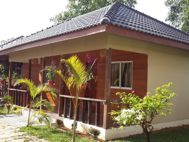 The Moonflower Bungalow Hotel Sihanoukville Esterno foto