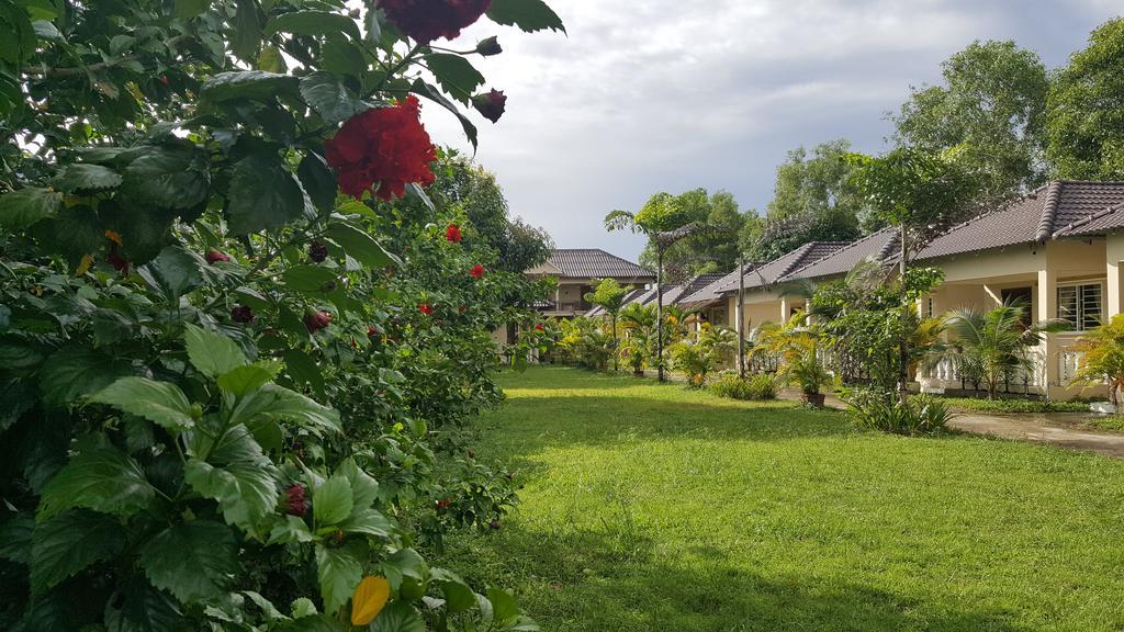 The Moonflower Bungalow Hotel Sihanoukville Esterno foto