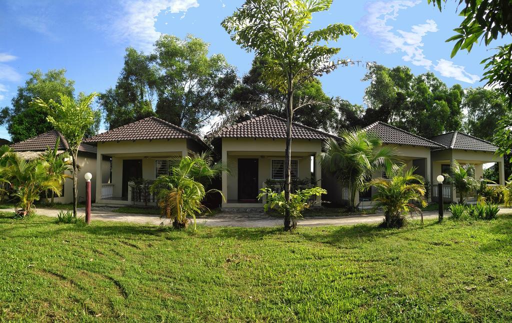 The Moonflower Bungalow Hotel Sihanoukville Esterno foto
