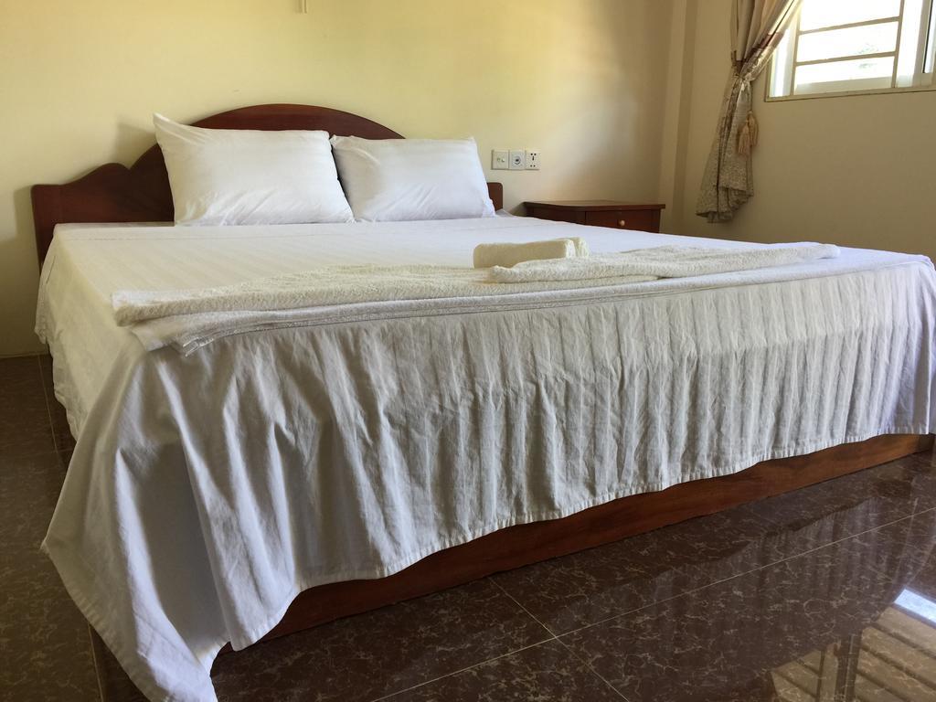 The Moonflower Bungalow Hotel Sihanoukville Esterno foto